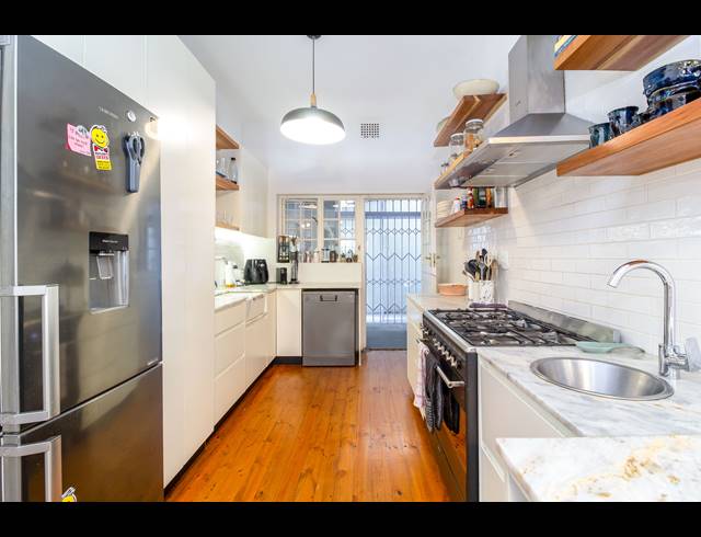 3 BEDROOM APARTMENT FOR SALE IN ORANJEZICHT
